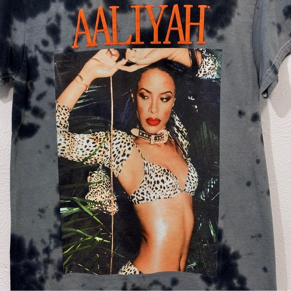 Urban Outfitters Graphic
Aaliyah Tee *unisex* Sz (S) - Picture 2 of 4